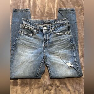 Lucky Brand Women's Light Blue Distressed Skinny Jeans